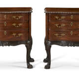 A PAIR OF GEORGE II MAHOGANY SERPENTINE COMMODES - photo 2