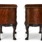 A PAIR OF GEORGE II MAHOGANY SERPENTINE COMMODES - photo 4
