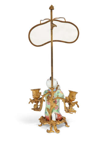 A LOUIS XV ORMOLU AND CHINESE PORCELAIN TWO-LIGHT CANDELABRUM - фото 3