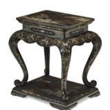 A CHINESE LAC-BURGAUTE SMALL TABLE - Foto 2