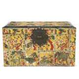 A KOREAN REVERSE-PAINTED OXHORN-APPLIED ACCESSORY BOX (HWAGAK HAEM) - фото 1