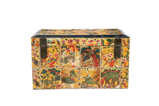 A KOREAN REVERSE-PAINTED OXHORN-APPLIED ACCESSORY BOX (HWAGAK HAEM) - фото 2
