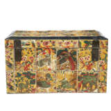 A KOREAN REVERSE-PAINTED OXHORN-APPLIED ACCESSORY BOX (HWAGAK HAEM) - фото 2