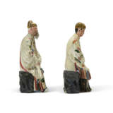A PAIR OF CHINESE EXPORT POLYCHROME-DECORATED NODDING HEAD FIGURES - Foto 3