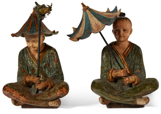 A PAIR OF REGENCY POLYCHROME-JAPANNED PAPIER-MACHE CHINESE FIGURES - Foto 1