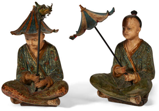 A PAIR OF REGENCY POLYCHROME-JAPANNED PAPIER-MACHE CHINESE FIGURES - Foto 3