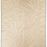 A CONTINENTAL EMBROIDERED COVERLET - Foto 3