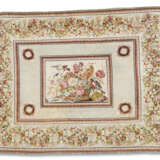 AN IMPERIAL RUSSIAN PILE AND TAPESTRY-WOVEN CARPET - Foto 1