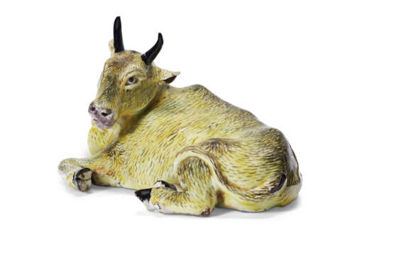 A CHINESE EXPORT PORCELAIN MODEL OF A RECUMBENT OX - photo 3