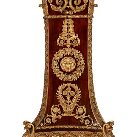 A REGENCY ORMOLU-MOUNTED MAHOGANY CENTER TABLE WITH A WHITE MARBLE AND SCAGLIOLA-INLAID MARBLE TOP - photo 5