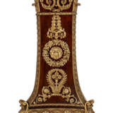 A REGENCY ORMOLU-MOUNTED MAHOGANY CENTER TABLE WITH A WHITE MARBLE AND SCAGLIOLA-INLAID MARBLE TOP - фото 5