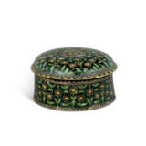 A ROUND ENAMELED SILVER BOX WITH COVER (PANDAN) - Foto 1