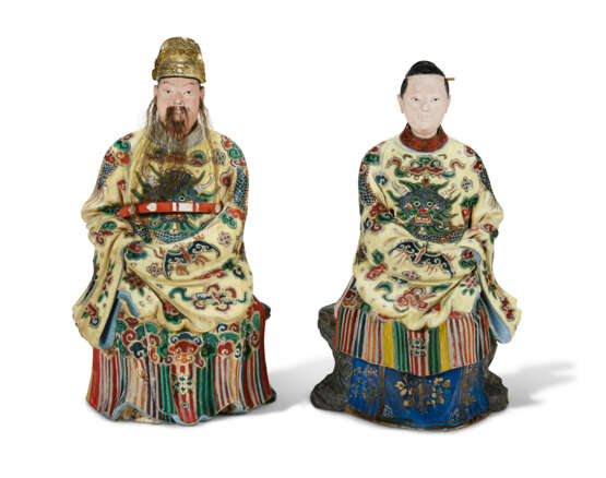 A PAIR OF CHINESE EXPORT POLYCHROME-DECORATED NODDING HEAD FIGURES - Foto 2