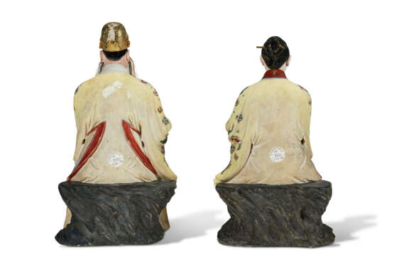 A PAIR OF CHINESE EXPORT POLYCHROME-DECORATED NODDING HEAD FIGURES - фото 4
