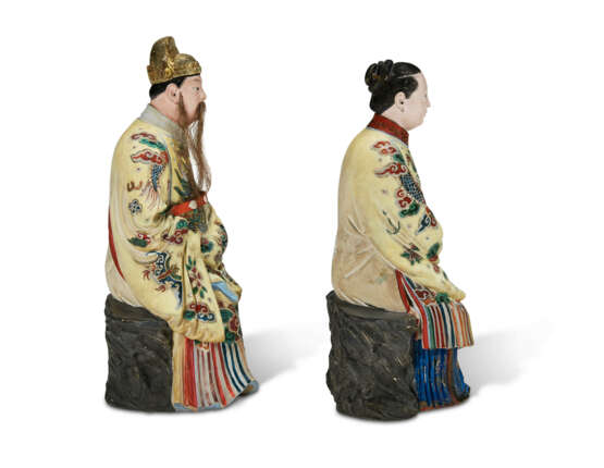 A PAIR OF CHINESE EXPORT POLYCHROME-DECORATED NODDING HEAD FIGURES - Foto 5
