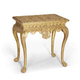 A GEORGE I GILT-GESSO SIDE TABLE - Foto 2
