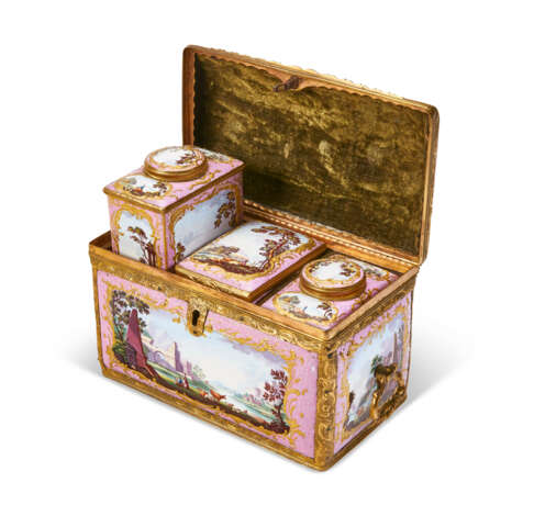 A GEORGE III STAFFORDSHIRE PINK ENAMEL CASKET ENCLOSING THREE TEA CANISTERS - photo 3