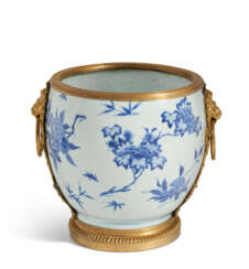 A REGENCE ORMOLU-MOUNTED CHINESE BLUE AND WHITE PORCELAIN CACHE POT