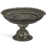 AN INDIAN GEM-SET AND ENAMELED SILVER-GILT TAZZA - Foto 1
