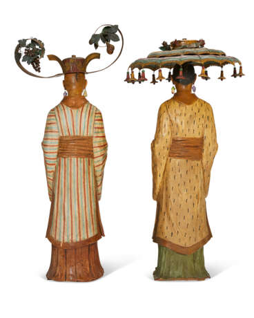 A PAIR OF ITALIAN POLYCHROME-PAINTED TERRACOTTA AND TOLE FIGURES - фото 3
