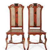 A PAIR OF QUEEN ANNE SCARLET AND GILT-JAPANNED SIDE CHAIRS - фото 2