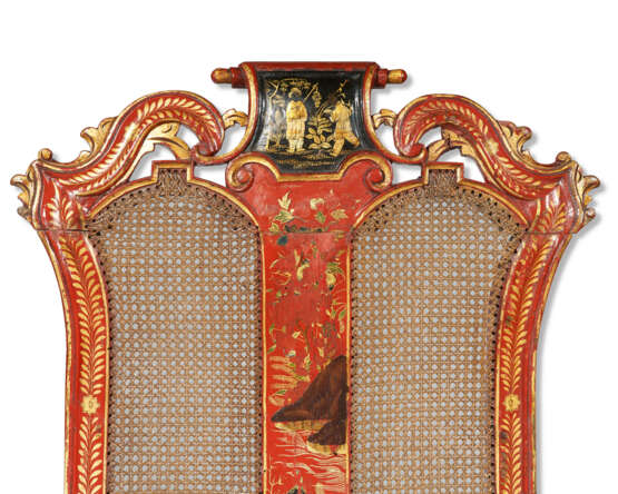 A PAIR OF QUEEN ANNE SCARLET AND GILT-JAPANNED SIDE CHAIRS - фото 8