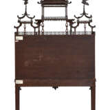 AN EARLY GEORGE III MAHOGANY `CHINA` CABINET-ON-STAND - фото 4
