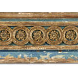 A GEORGE III BLUE-PAINTED AND PARCEL-GILT TESTER BED - Foto 6
