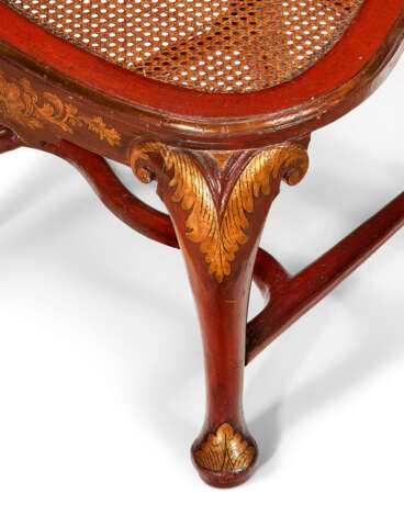 A PAIR OF GEORGE II SCARLET AND GILT-JAPANNED CHAIRS - фото 6