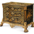 A GEORGE II BLACK AND GREEN GILT-JAPANNED AND PARCEL-GILT CHEST OF DRAWERS - Auktionsarchiv