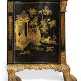A GEORGE II BLACK AND GREEN GILT-JAPANNED AND PARCEL-GILT CHEST OF DRAWERS - Foto 5