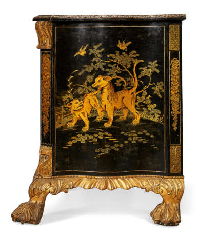 A GEORGE II BLACK AND GREEN GILT-JAPANNED AND PARCEL-GILT CHEST OF DRAWERS - photo 6