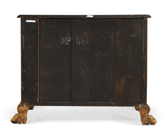 A GEORGE II BLACK AND GREEN GILT-JAPANNED AND PARCEL-GILT CHEST OF DRAWERS - фото 7