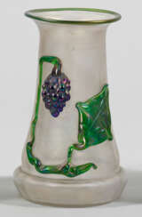 Jugendstil-Vase mit Weintraubendekor