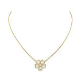 NO RESERVE - VAN CLEEF & ARPELS GROUP OF 'ALHAMBRA' JEWELLERY AND A 'MIMI NERVAL' NECKLACE - photo 8