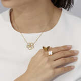 NO RESERVE - VAN CLEEF & ARPELS GROUP OF 'ALHAMBRA' JEWELLERY AND A 'MIMI NERVAL' NECKLACE - Foto 18