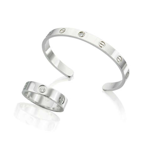 CARTIER 'LOVE' BANGLE AND RING SET - Foto 1