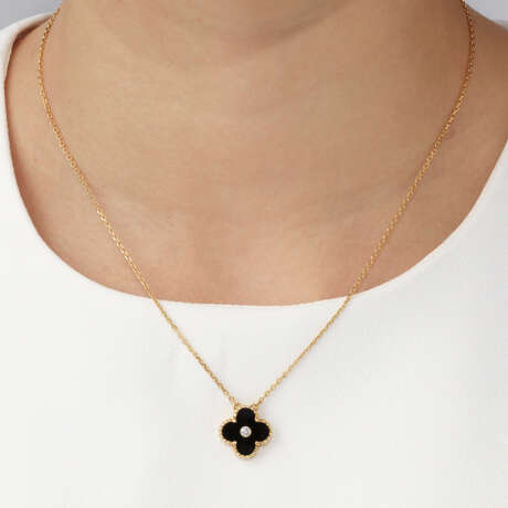 NO RESERVE - VAN CLEEF & ARPELS 'ALHAMBRA' ONYX EARRINGS AND SPECIAL EDITION ONYX AND DIAMOND NECKLACE - photo 8