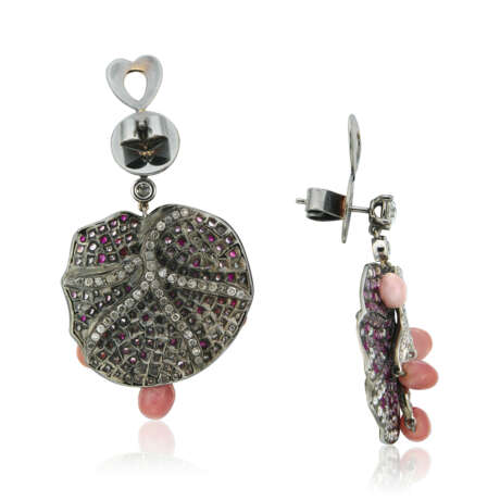 CONCH PEARL , DIAMOND AND COLOURED SAPPHIRE PENDENT EARRINGS - фото 2