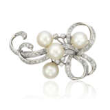SET OF CULTURED PEARL AND DIAMOND JEWELLERY - фото 3