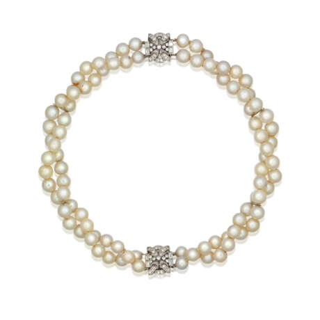 CULTURED PEARL AND DIAMOND NECKLACE; TOGETHER WITH A CULTURED PEARL, SAPPHIRE AND DIAMOND NECKLACE - Foto 6