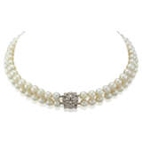 CULTURED PEARL AND DIAMOND NECKLACE; TOGETHER WITH A CULTURED PEARL, SAPPHIRE AND DIAMOND NECKLACE - Foto 8