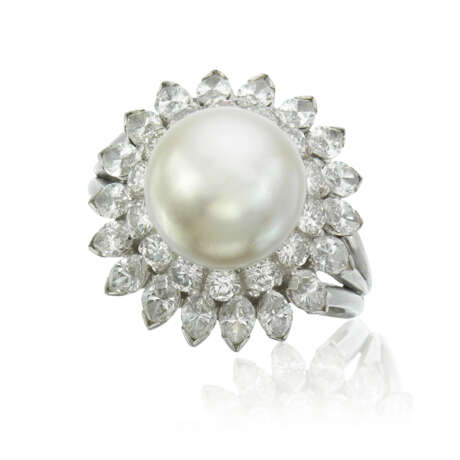 GROUP OF CULTURED PEARL AND DIAMOND JEWELLERY - фото 5