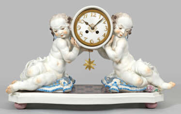 Large mantel clock "clock by two cherubs". Original title
