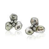 ADELE COLOURED SAPPHIRE AND DIAMOND EARRINGS; TOGETHER WITH A BAROQUE PEARL AND DIAMOND EARRINGS - Foto 4