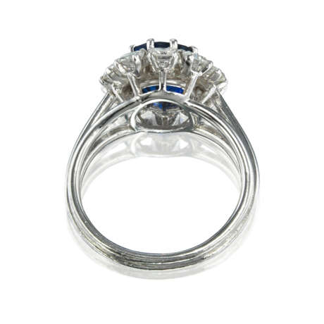 SAPPHIRE AND DIAMOND RING - photo 2