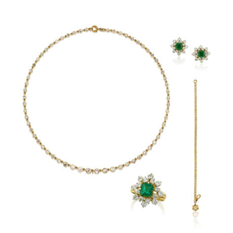 GROUP OF DIAMOND AND EMERALD JEWELLERY - Foto 1