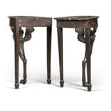 A PAIR OF NORTH ITALIAN STAINED-ELM DEMI-LUNE SMALL CONSOLE TABLES - Foto 2