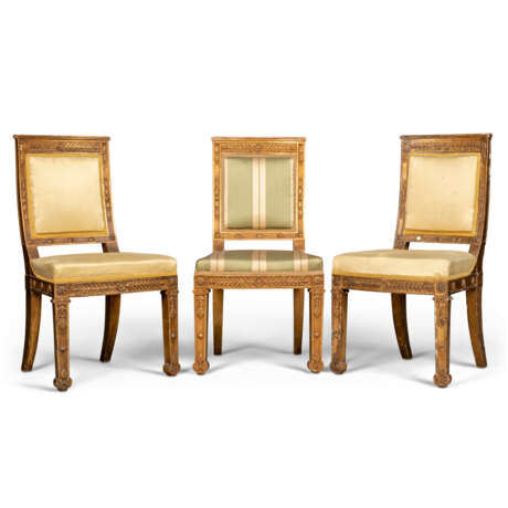 A SET OF THREE NORTH ITALIAN EMPIRE GILTWOOD SIDE CHAIRS - Foto 1