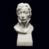 AN ENGLISH WHITE MARBLE BUST OF LADY GWENDELINE SPENCER-CHURCHILL (1882-1941) - Foto 5